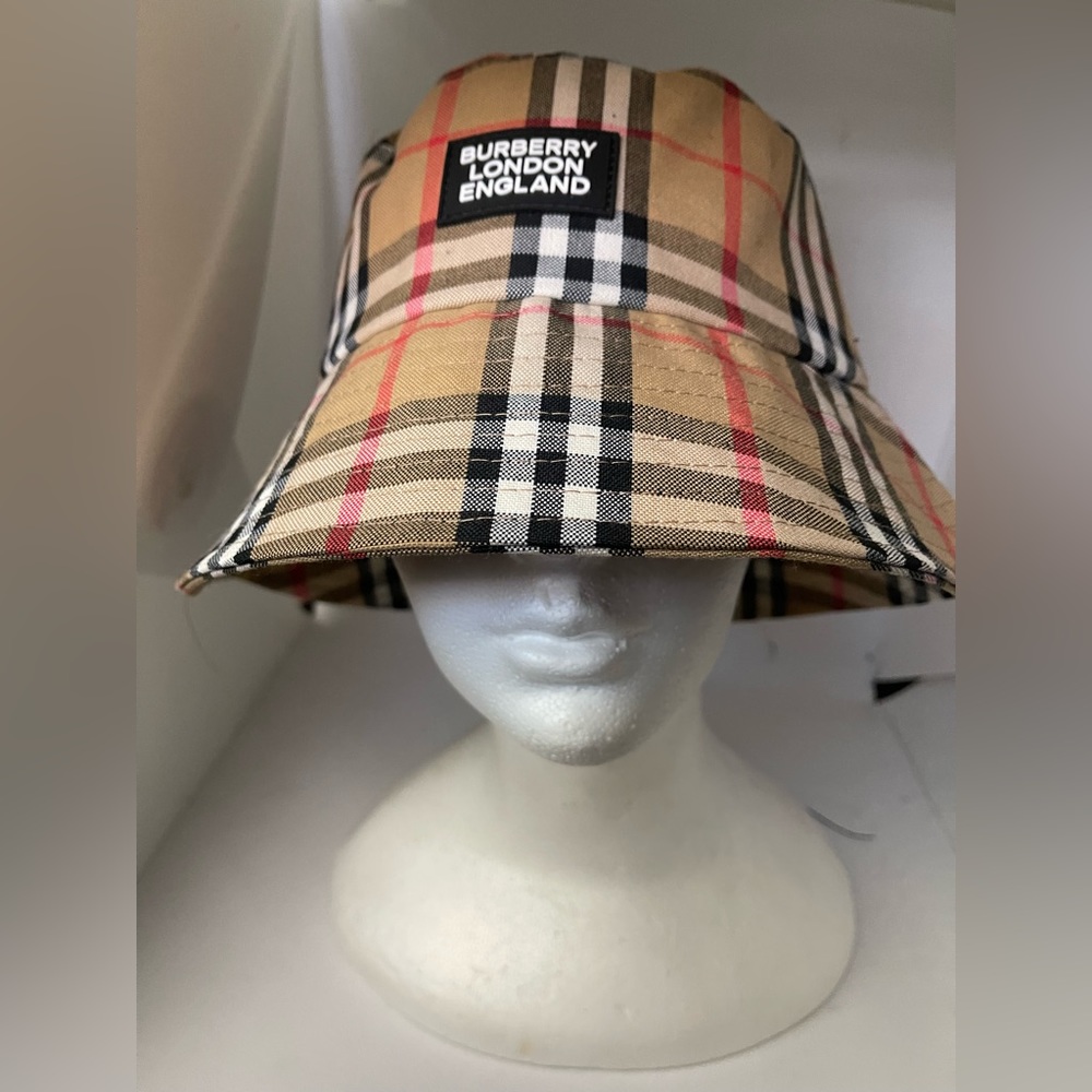 Burberry bucket hat